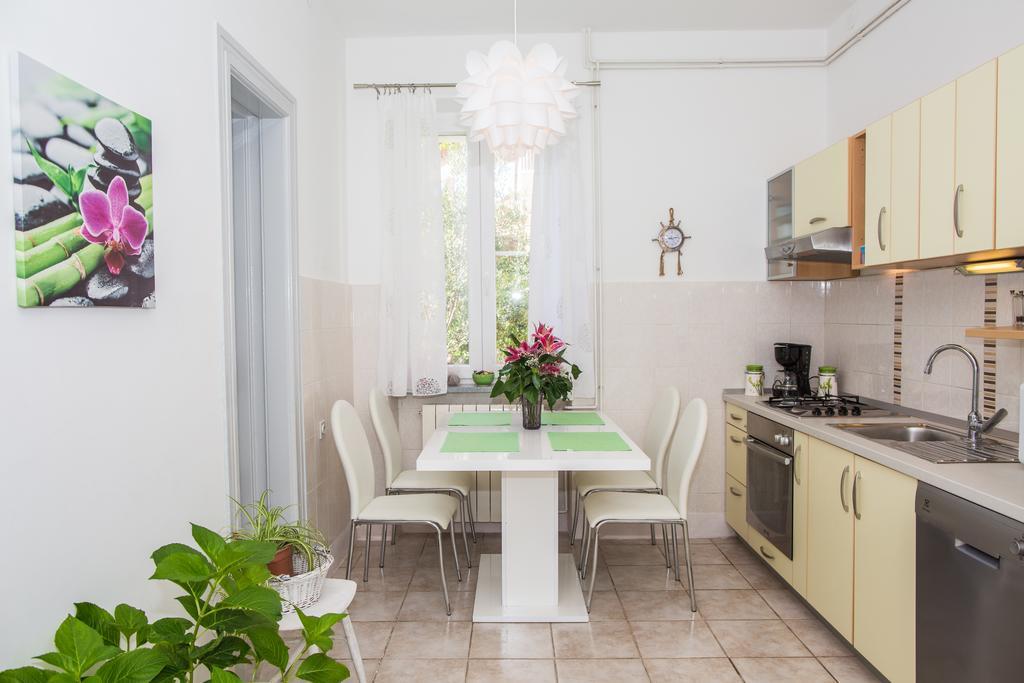 Holiday Home Arboretum Шибеник Экстерьер фото
